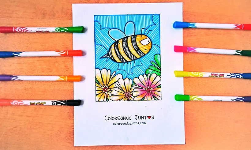 Desenho de abelha colorida por Colorindo Juntos
