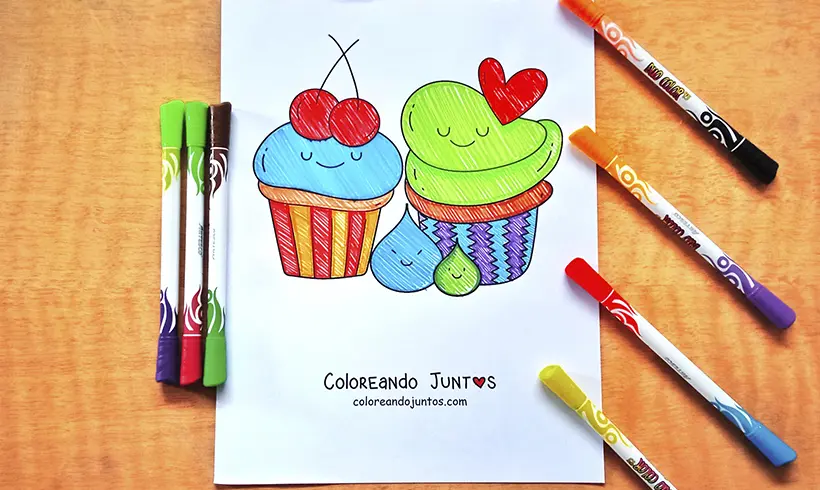 Desenho de cupcakes coloridos por Colorindo Juntos