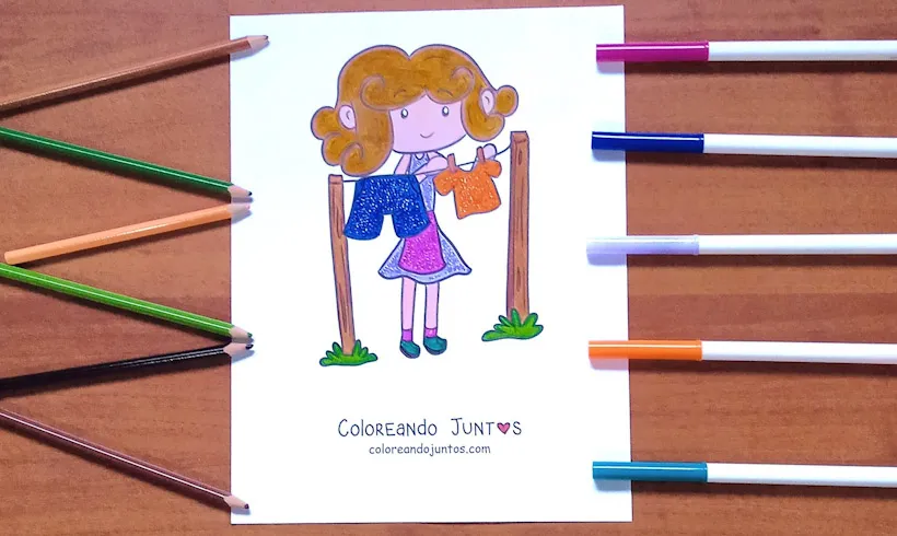 Desenho de uma menina pendurando a roupa lavada colorido por Colorindo Juntos
