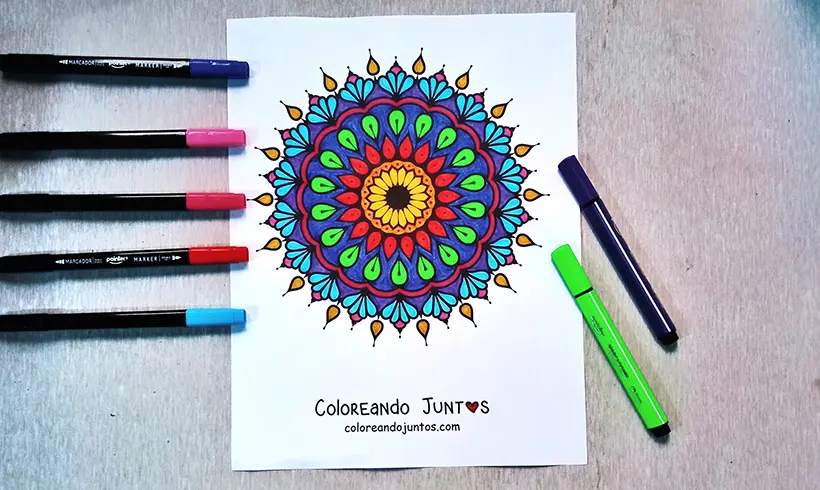 Desenho de mandala abstrata colorido pela Colorindo Juntos