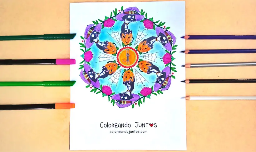 Desenho de mandala de Halloween colorida pela Colorindo Juntos