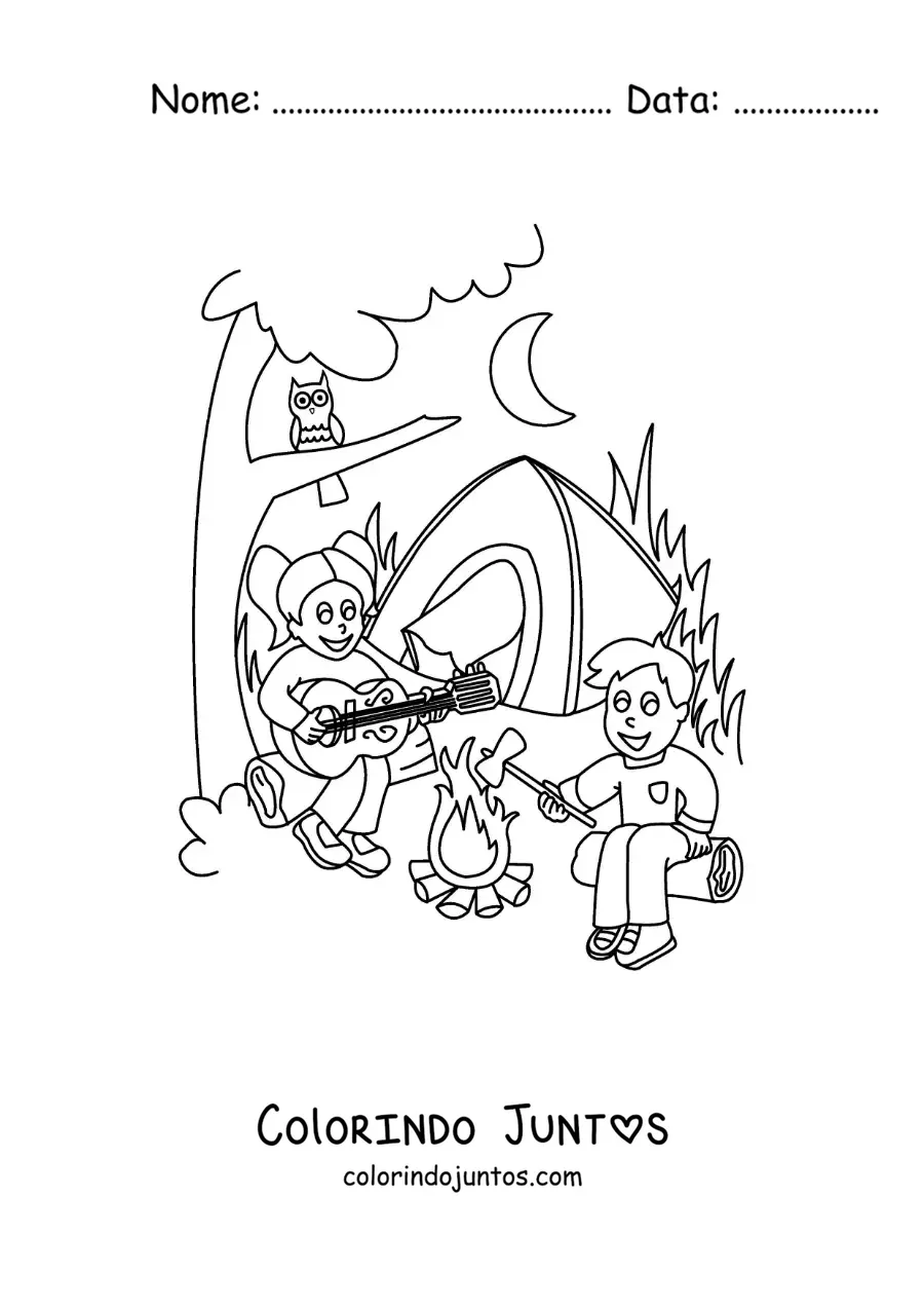 Desenho para colorir de duas criancas animadas cantando em um acampamento de verao