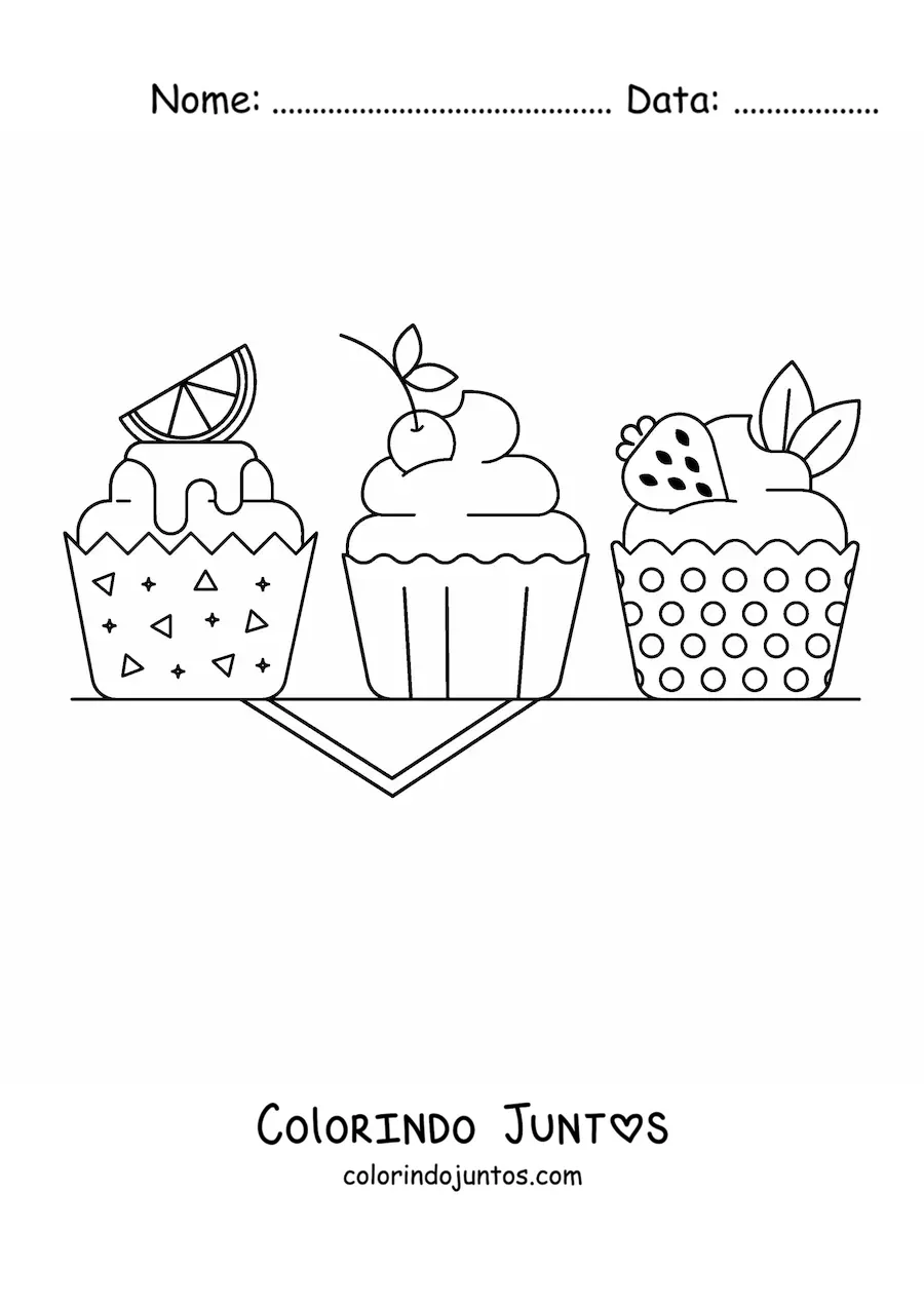 Desenho para colorir de três cupcakes decorados com limão, cereja e morango