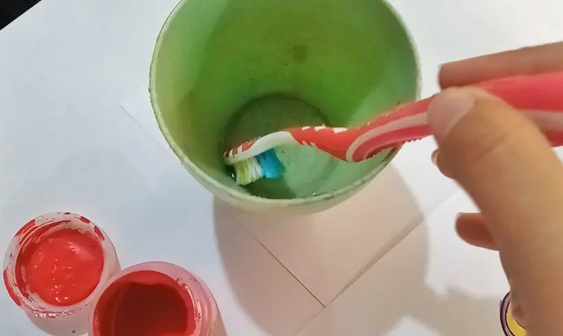 Passo 3 para pintar com escova de dentes